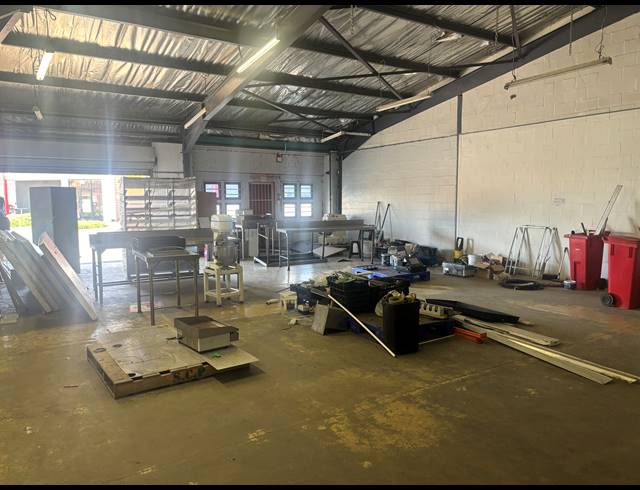 235M² RETAIL TO LET IN EPPING INDUSTRIAL